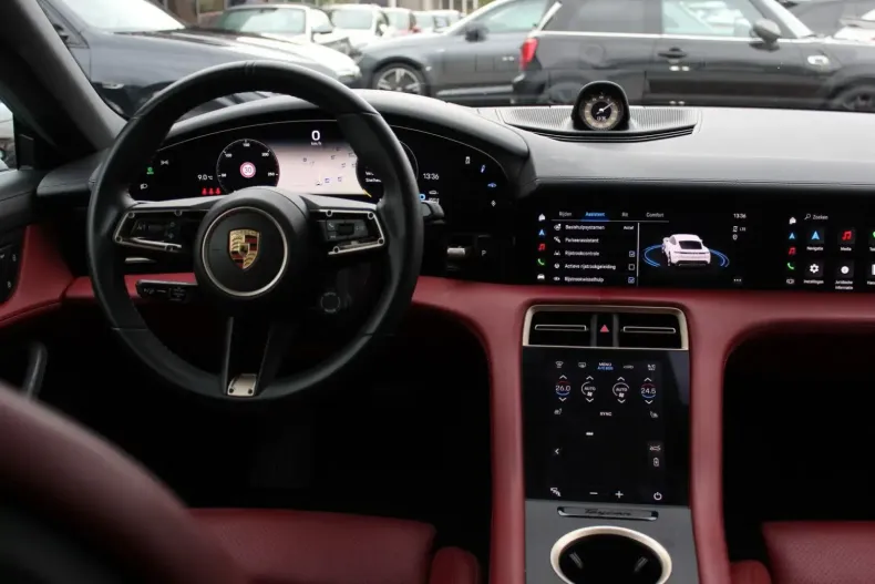 Porsche Taycan din 2022 cu 33.045 km - oferta POR159911 - foto 12