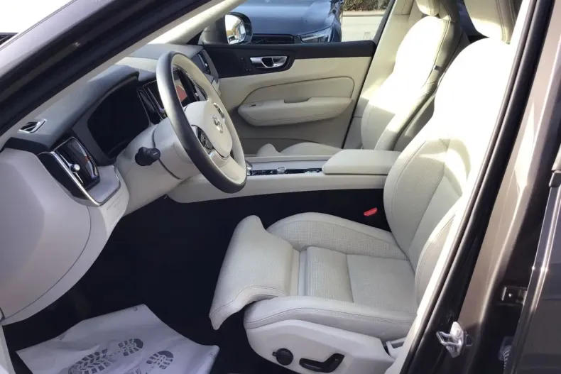 Volvo XC60 din 2022 cu 45.128 km - oferta VOL159912 - foto 14