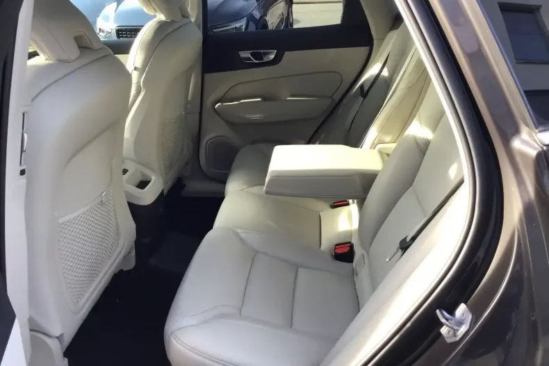 Volvo XC60 din 2022 cu 45.128 km - oferta VOL159912 - foto 15