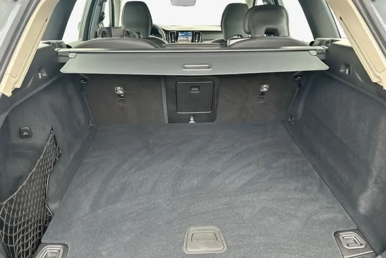 Volvo XC60 din 2024 cu 11.851 km - oferta VOL159915 - foto 9