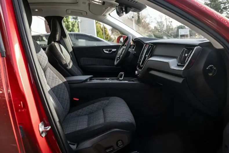 Volvo XC60 din 2022 cu 8.500 km - oferta VOL159918 - foto 2