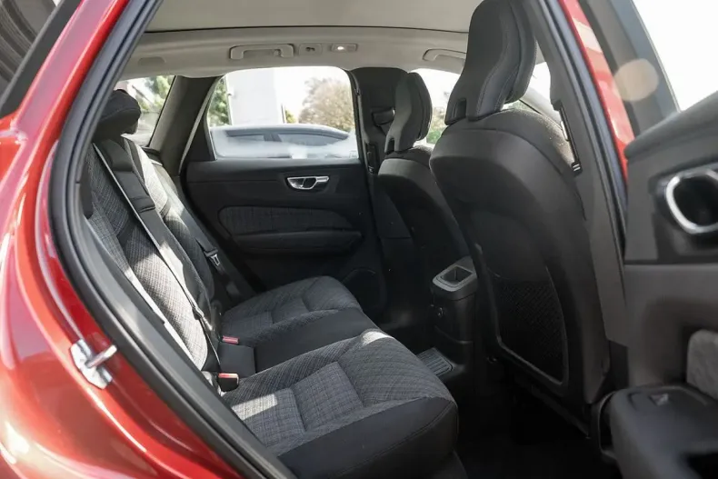 Volvo XC60 din 2022 cu 8.500 km - oferta VOL159918 - foto 4