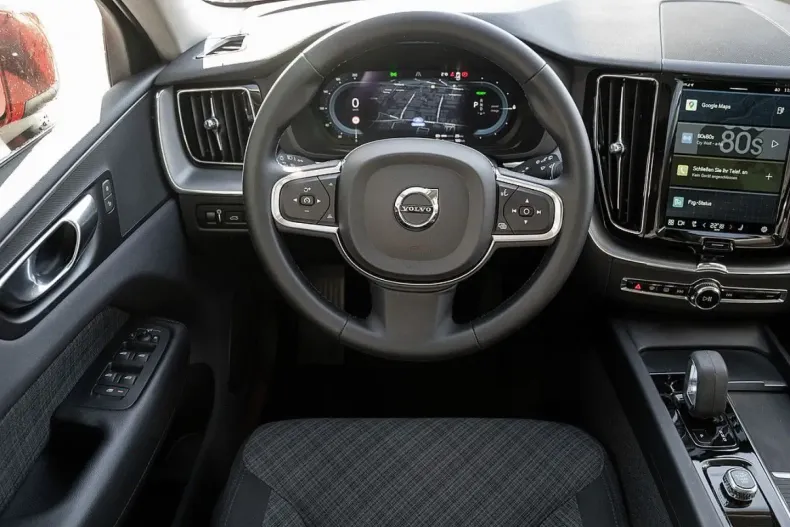 Volvo XC60 din 2022 cu 8.500 km - oferta VOL159918 - foto 9