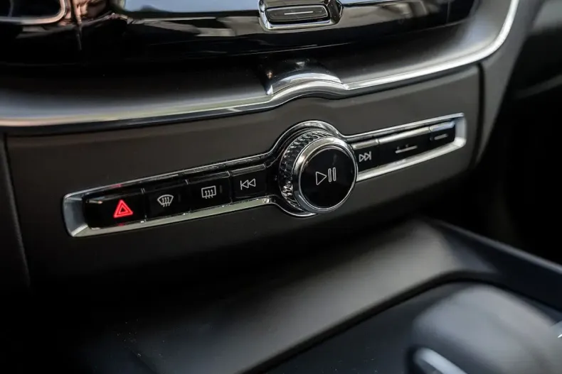 Volvo XC60 din 2022 cu 8.500 km - oferta VOL159918 - foto 18