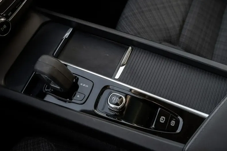 Volvo XC60 din 2022 cu 8.500 km - oferta VOL159918 - foto 19