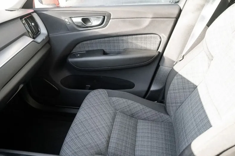 Volvo XC60 din 2022 cu 8.500 km - oferta VOL159918 - foto 21