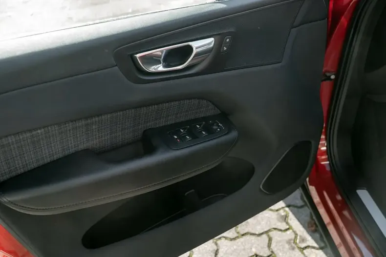 Volvo XC60 din 2022 cu 8.500 km - oferta VOL159918 - foto 25