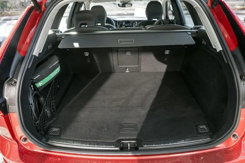 Volvo XC60 din 2022 cu 8.500 km - oferta VOL159918 - foto 27