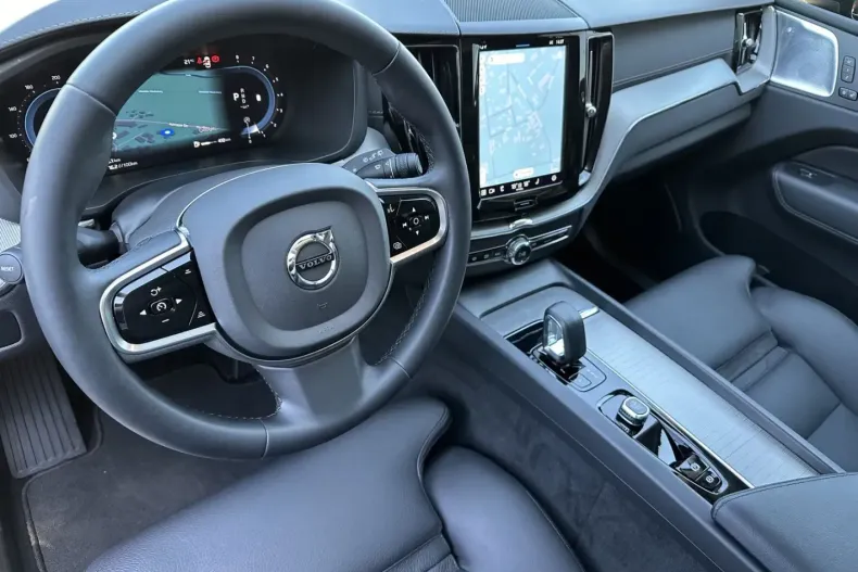 Volvo XC60 din 2023 cu 76.450 km - oferta VOL159919 - foto 8