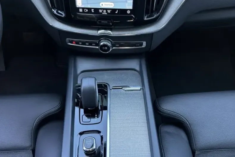 Volvo XC60 din 2023 cu 76.450 km - oferta VOL159919 - foto 13