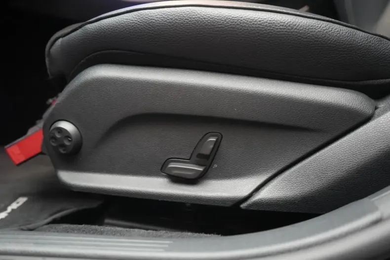 Mercedes-Benz E 300 din 2021 cu 99.000 km - oferta MER159948 - foto 29