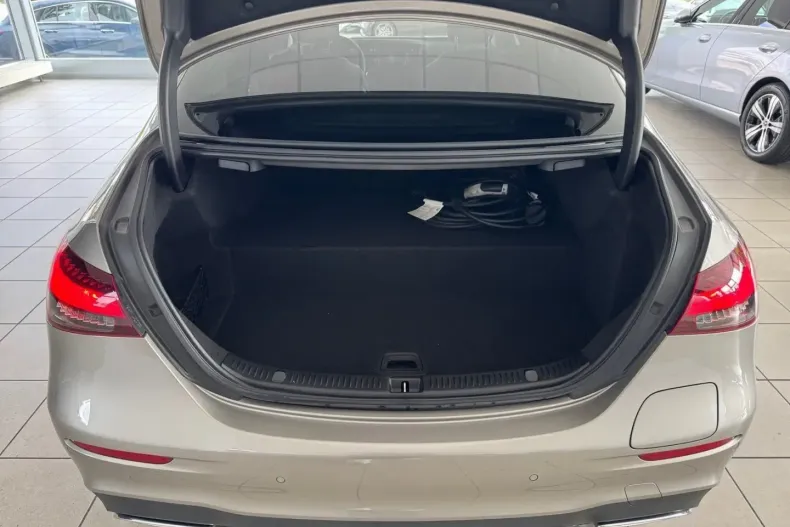 Mercedes-Benz E 300 din 2022 cu 86.009 km - oferta MER159949 - foto 11