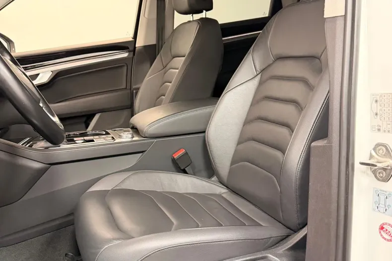 Volkswagen Touareg din 2019 cu 84.000 km - oferta VOL159962 - foto 8