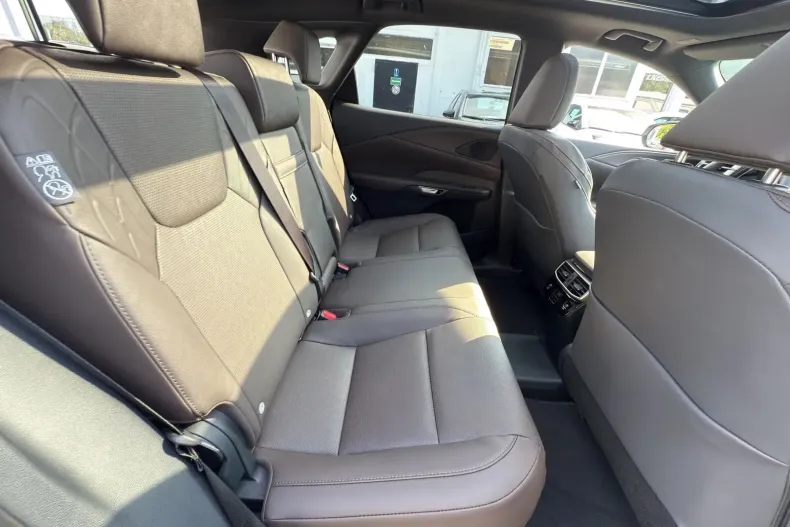 Lexus Seria RX din 2025 cu 5 km - oferta LEX159975 - foto 5