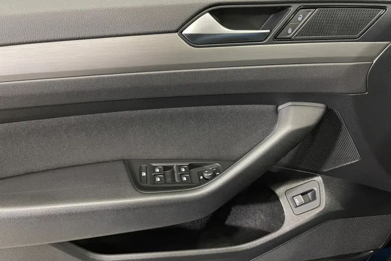 Volkswagen Passat din 2021 cu 118.632 km - oferta VOL159993 - foto 21