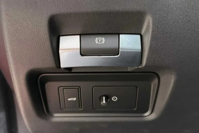 Jaguar XE din 2021 cu 137.000 km - oferta JAG160006 - foto 21