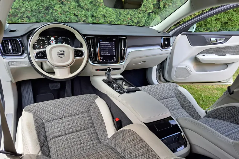 Volvo V60 din 2021 cu 177.125 km - oferta VOL160031 - foto 30