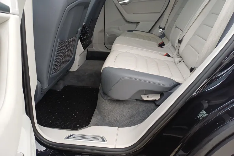 Volkswagen Touareg din 2019 cu 105.650 km - oferta VOL160120 - foto 18