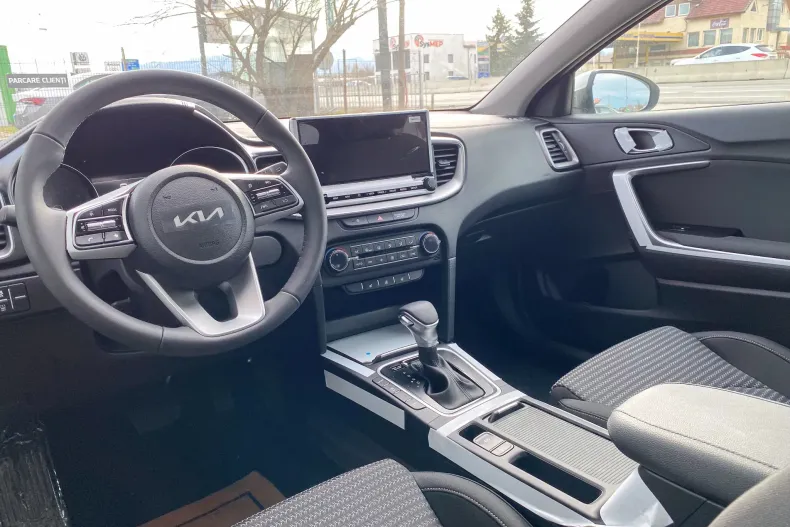 Kia XCeed din 2025 cu 6 km - oferta KIA160140 - foto 6