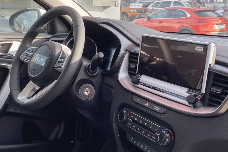 Kia XCeed din 2025 cu 6 km - oferta KIA160140 - foto 7