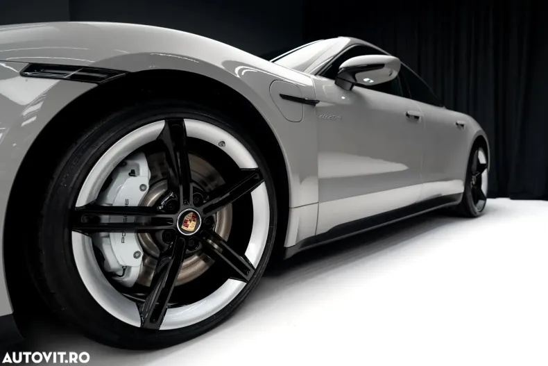 Porsche Taycan din 2023 cu 20 km - oferta POR160144 - foto 3