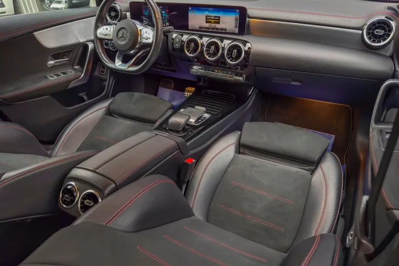 Mercedes-Benz CLA din 2020 cu 45.759 km - oferta MER160184 - foto 3