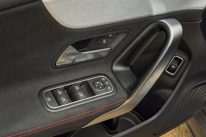 Mercedes-Benz CLA din 2020 cu 45.759 km - oferta MER160184 - foto 18