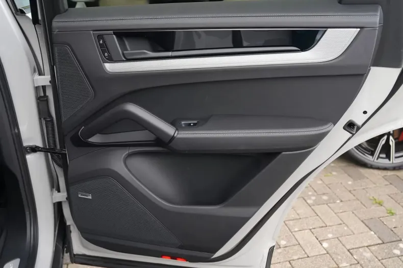 Porsche Cayenne Coupe din 2024 cu 18.500 km - oferta POR160247 - foto 31