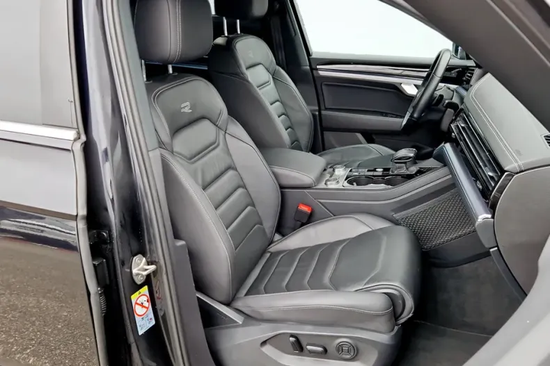 Volkswagen Touareg din 2021 cu 86.715 km - oferta VOL160277 - foto 14