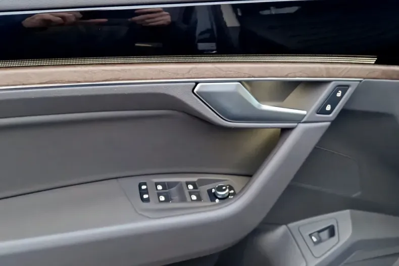 Volkswagen Touareg din 2019 cu 77.304 km - oferta VOL160279 - foto 17