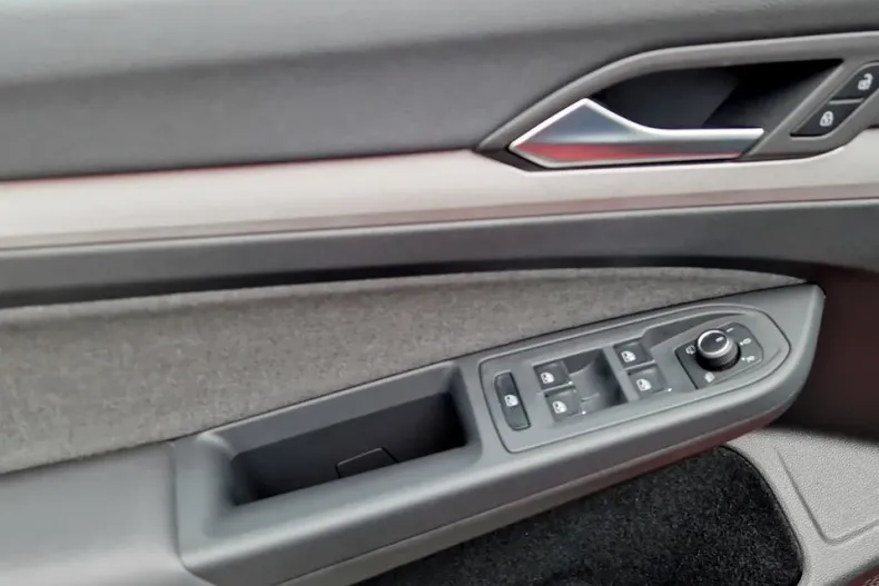 Volkswagen Golf din 2025 cu 8.367 km - oferta VOL160281 - foto 15