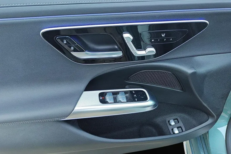 Mercedes-Benz E din 2024 cu 17.355 km - oferta MER160287 - foto 19