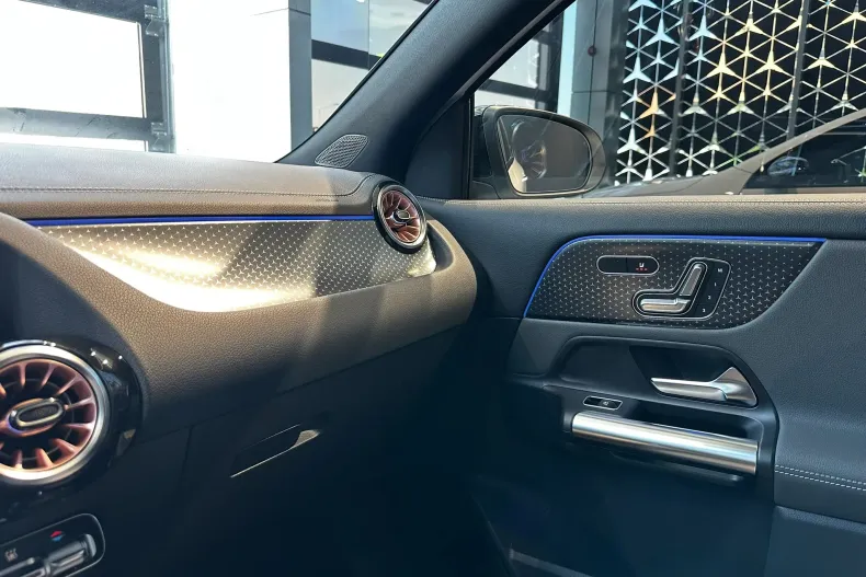 Mercedes-Benz EQA din 2025 cu 7 km - oferta MER160326 - foto 19