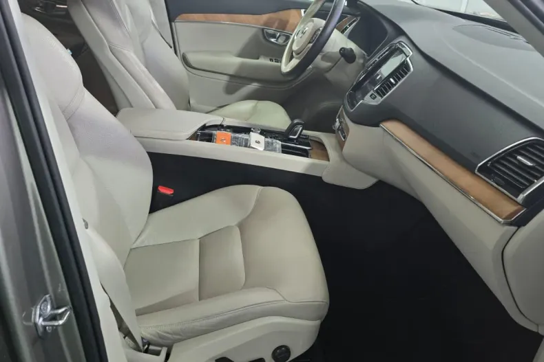 Volvo XC90 din 2021 cu 75.356 km - oferta VOL160331 - foto 20