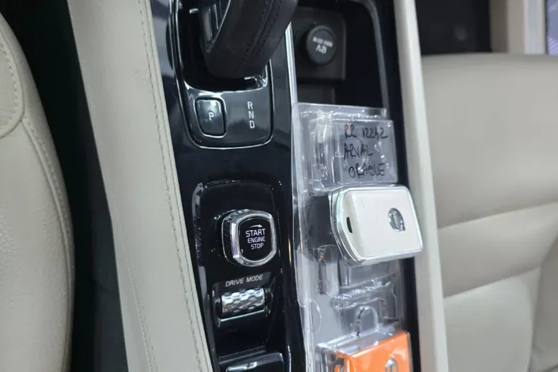 Volvo XC90 din 2021 cu 75.356 km - oferta VOL160331 - foto 30