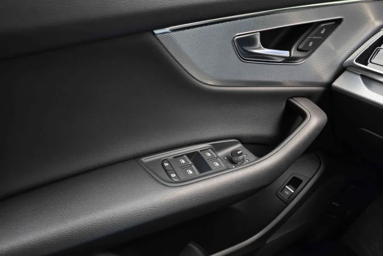 Audi Q8 din 2022 cu 106.363 km - oferta AUD160333 - foto 8