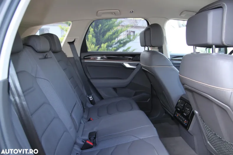 Volkswagen Touareg din 2020 cu 79.500 km - oferta VOL160359 - foto 5