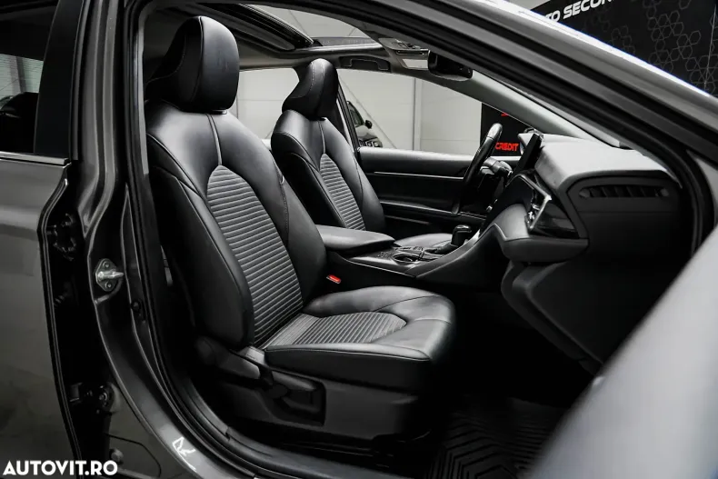 Toyota Camry din 2022 cu 51.680 km - oferta TOY160378 - foto 4