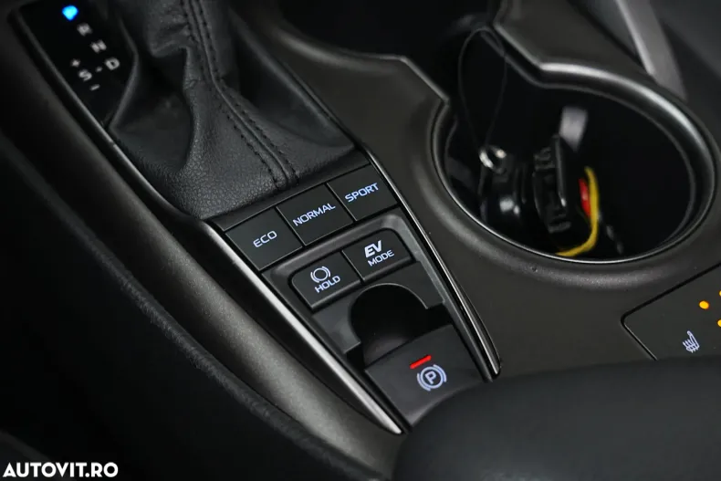 Toyota Camry din 2022 cu 51.680 km - oferta TOY160378 - foto 20