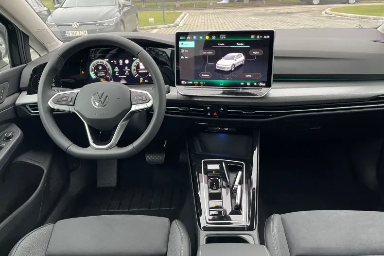 Volkswagen Golf din 2024 cu 18 km - oferta VOL160384 - foto 20