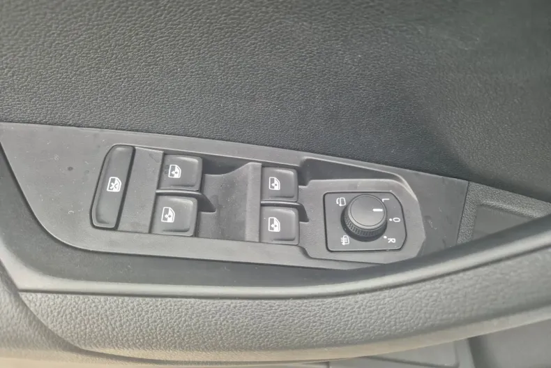 Skoda Karoq din 2025 cu 3.500 km - oferta SKO160395 - foto 33