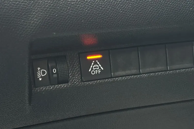 Peugeot 208 din 2023 cu 76.000 km - oferta PEU160397 - foto 30