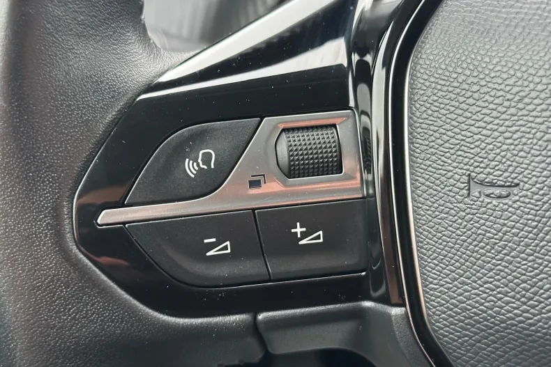 Peugeot 208 din 2023 cu 76.000 km - oferta PEU160397 - foto 32