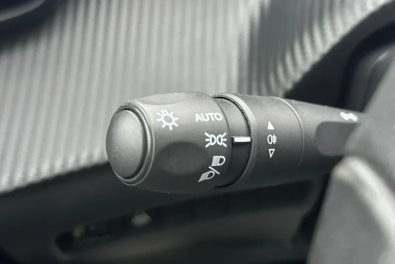 Peugeot 208 din 2023 cu 76.000 km - oferta PEU160397 - foto 35