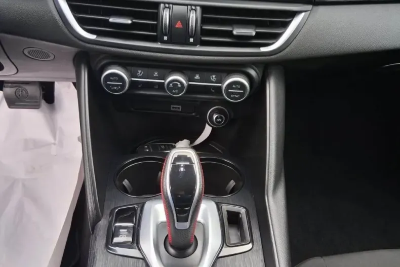 Alfa Romeo Giulia din 2021 cu 56.511 km - oferta ALF160408 - foto 13