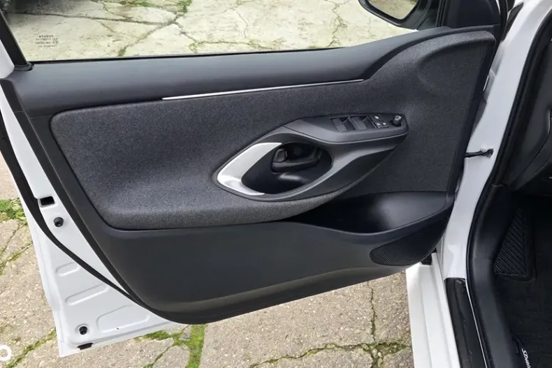 Toyota Yaris din 2021 cu 21.940 km - oferta TOY160469 - foto 12