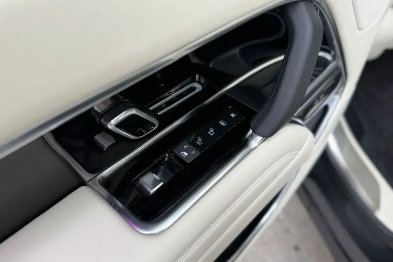 Land Rover Range Rover din 2024 cu 12.944 km - oferta LAN160492 - foto 17