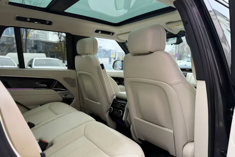Land Rover Range Rover din 2024 cu 12.944 km - oferta LAN160492 - foto 19