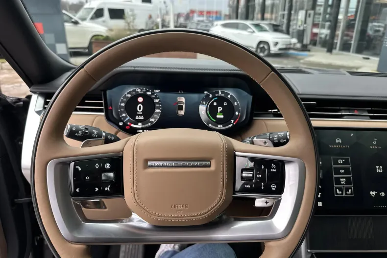 Land Rover Range Rover din 2025 cu 5.693 km - oferta LAN160503 - foto 10