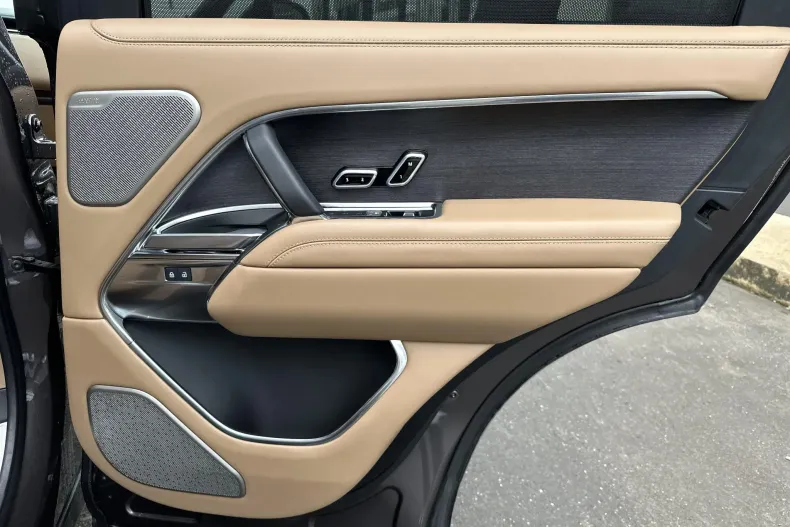 Land Rover Range Rover din 2025 cu 5.693 km - oferta LAN160503 - foto 17